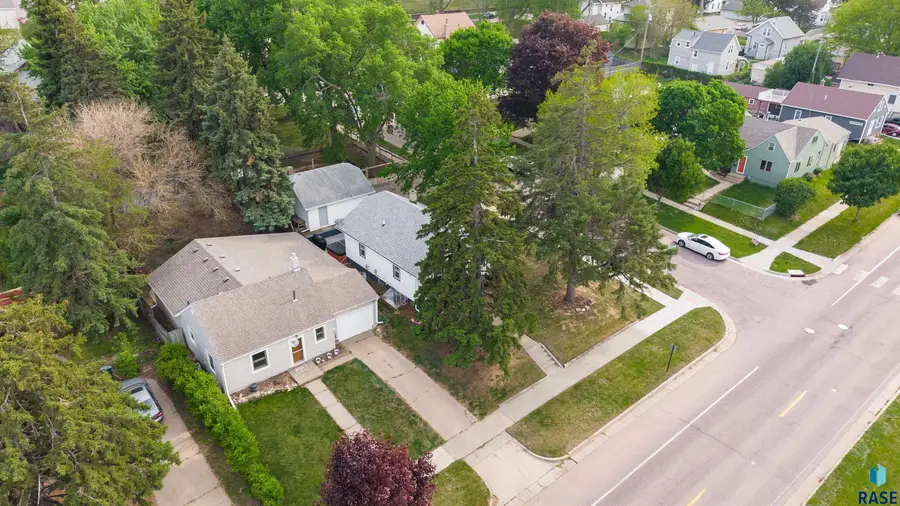 601 E 18th St, Sioux Falls, SD 57105 - #3