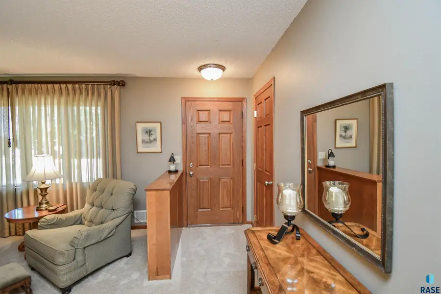 8317 W 42nd St, Sioux Falls, SD 57106 - #2