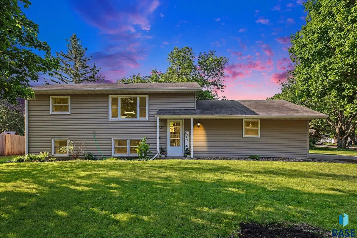 3936 S Morrow Dr, Sioux Falls, SD 57106 - #1
