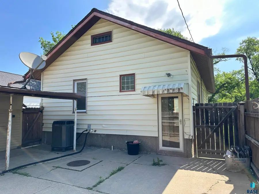 533 S Poplar St, Freeman, SD 57029 - #3