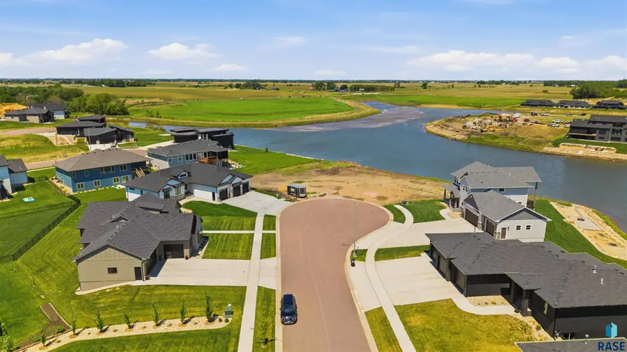 2705 N Pickerel Cir, Tea, SD 57064 - #2