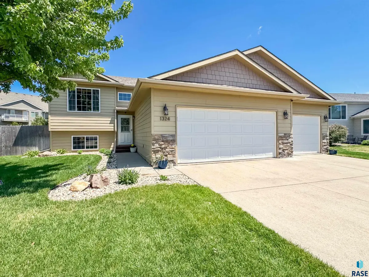 1324 W Meadowbrook Trl, Brandon, SD 57005 - #1