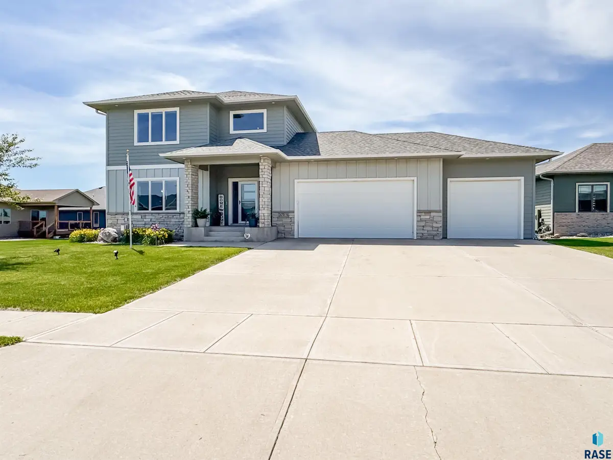 6913 E 37th St, Sioux Falls, SD 57110 - #1