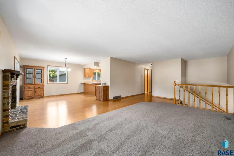4404 S Fireside Ave, Sioux Falls, SD 57103 - #2