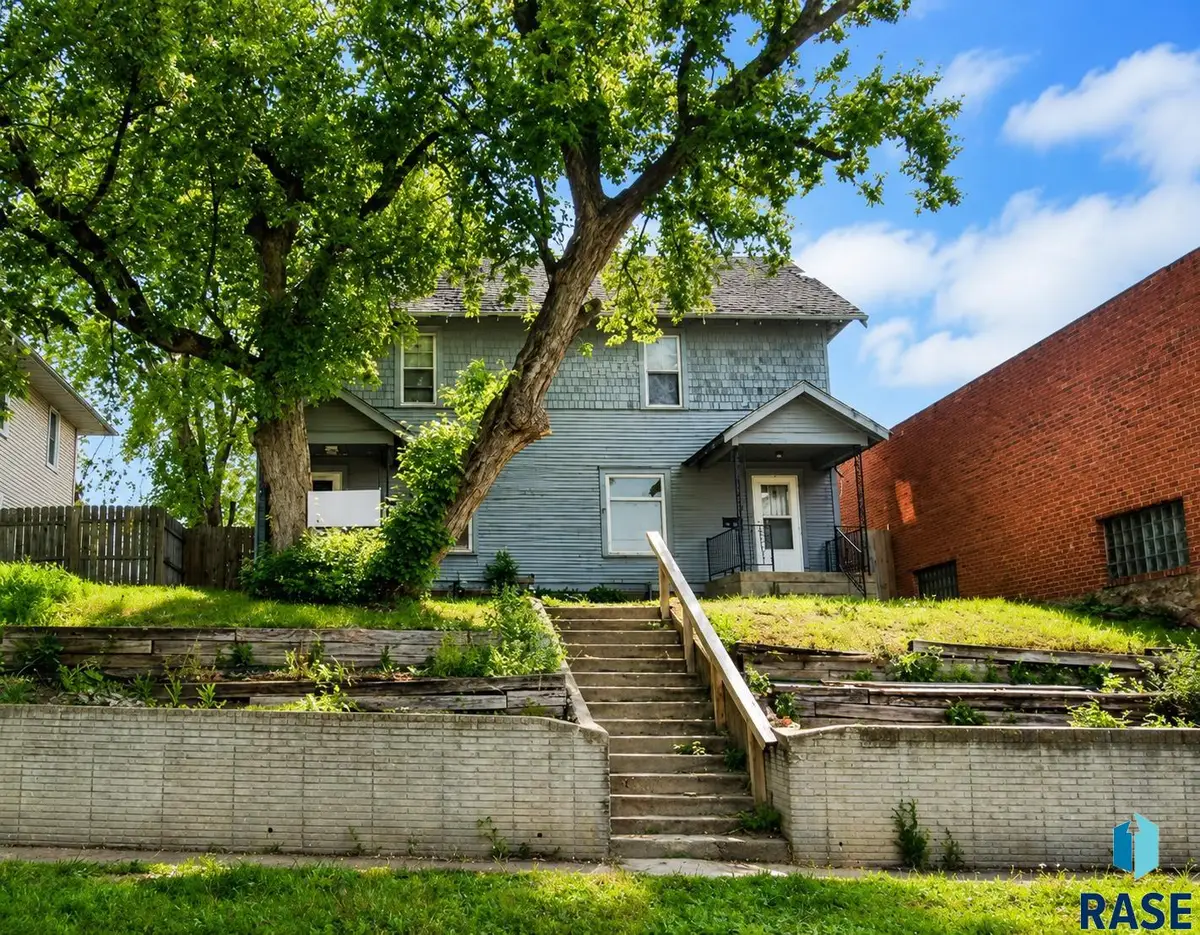 228 N Fairfax Ave, Sioux Falls, SD 57103 - #1