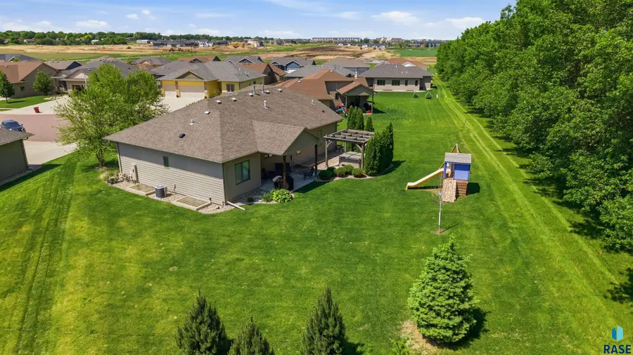 5721 E Robin Oak Cir, Sioux Falls, SD 57110 - #2