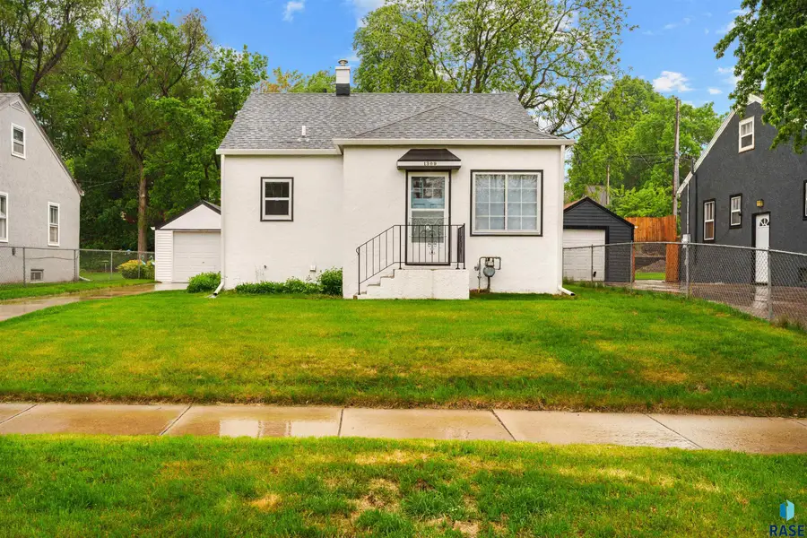 1309 W Sioux St, Sioux Falls, SD 57104 - #2