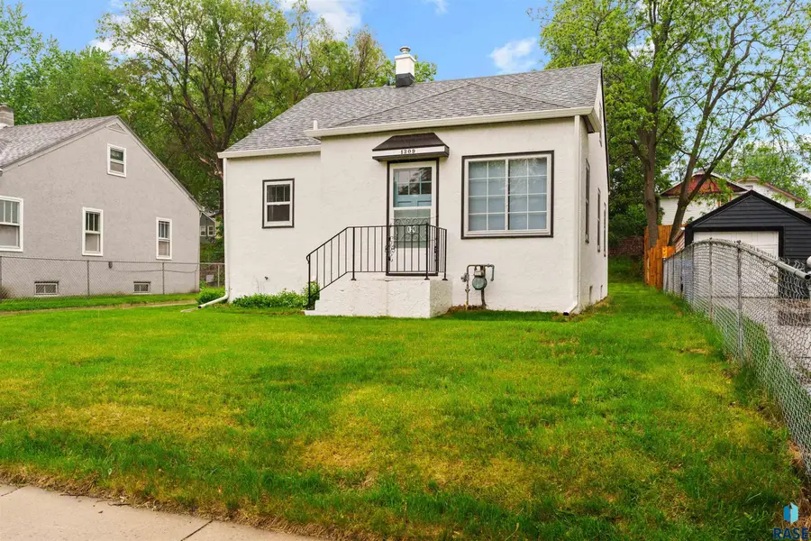 1309 W Sioux St, Sioux Falls, SD 57104 - #3