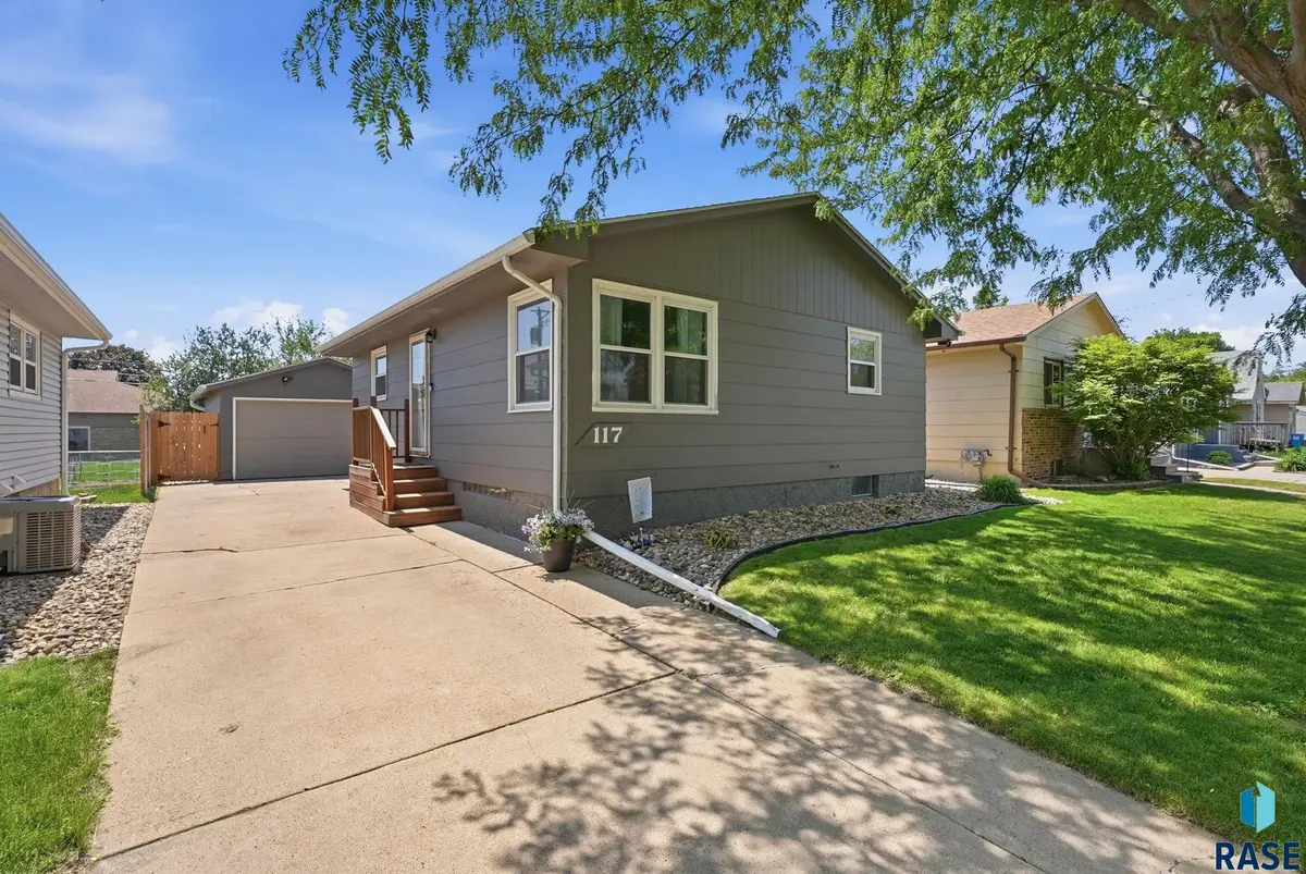 117 W 42nd St, Sioux Falls, SD 57105 - #1