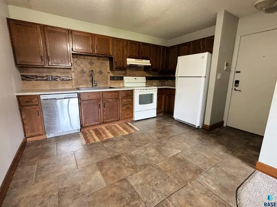 3600 S Gateway Blvd #102, Sioux Falls, SD 57106 - #3