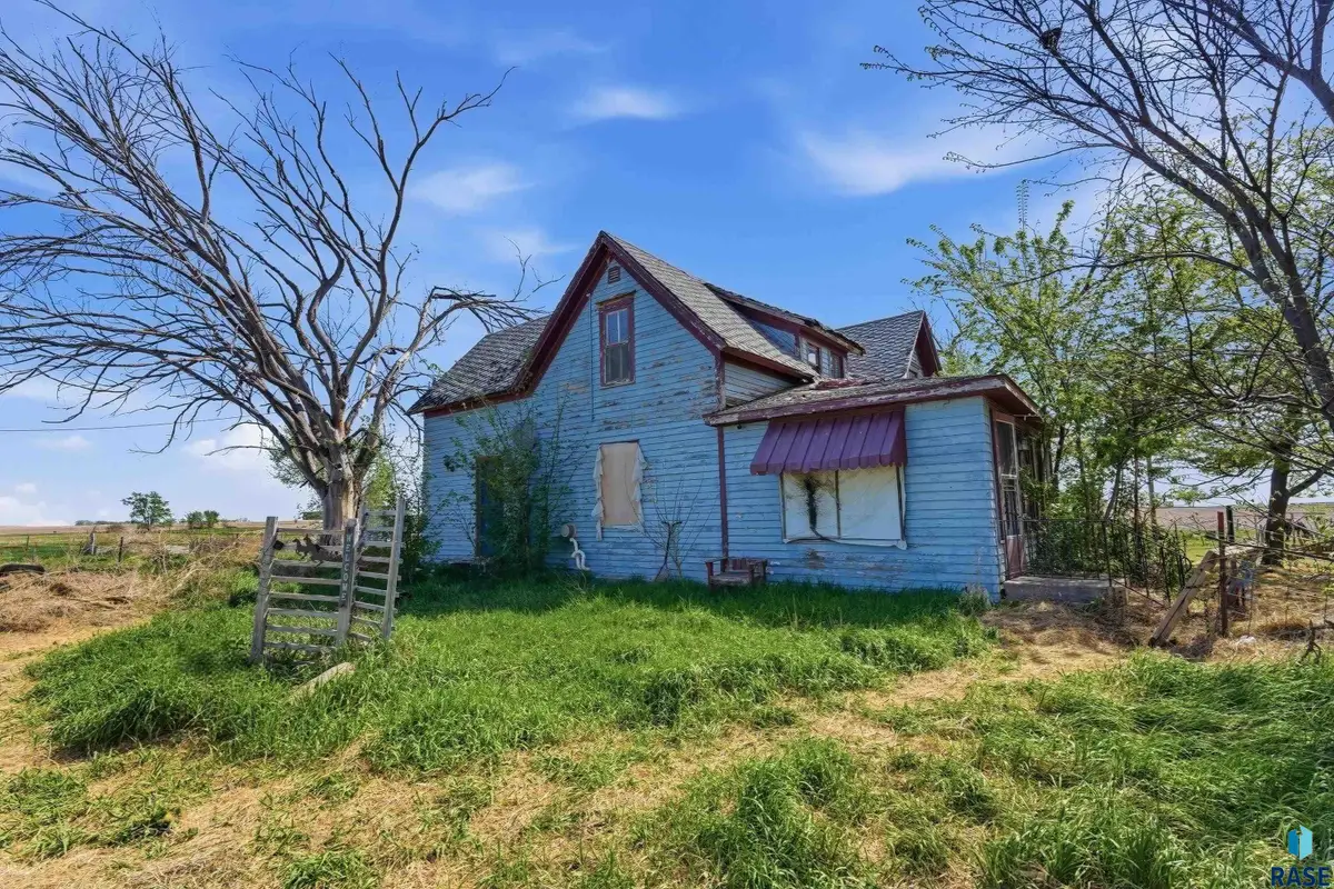 44654 261st St, Canistota, SD 57012 - #1