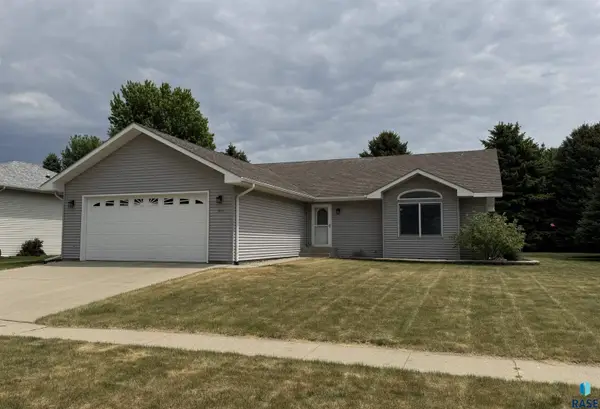 1911 Pebble Beach Cir, Brookings, SD 57006