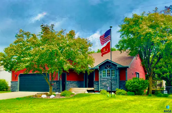 904 E Maywood St, Brandon, SD 57005
