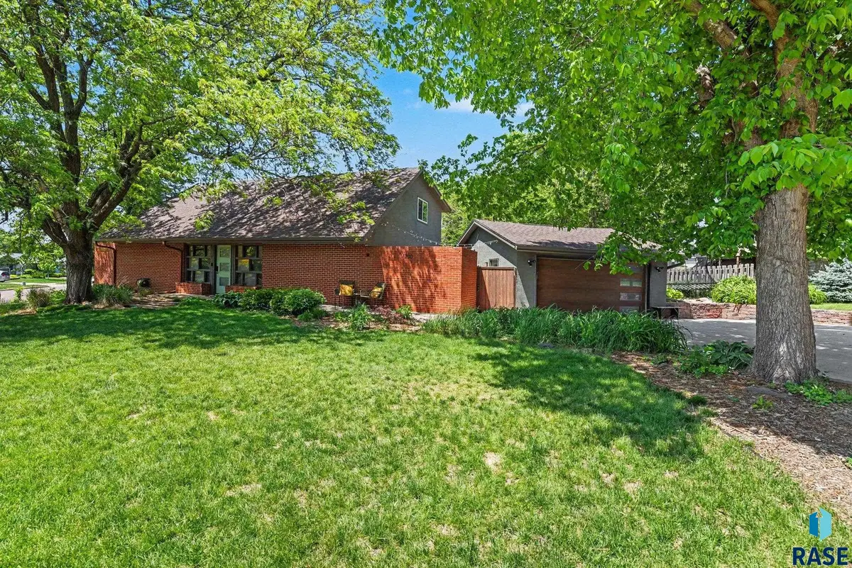 1700 E Otonka Trl, Sioux Falls, SD 57103 - #1