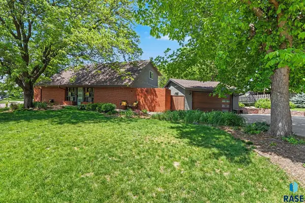 1700 E Otonka Trl, Sioux Falls, SD 57103