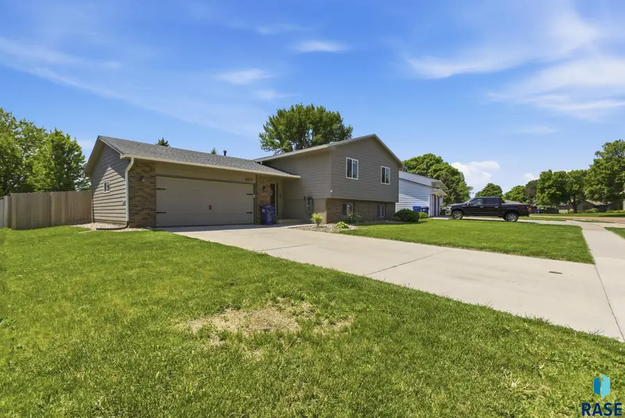 6601 W 32nd St, Sioux Falls, SD 57106 - #3