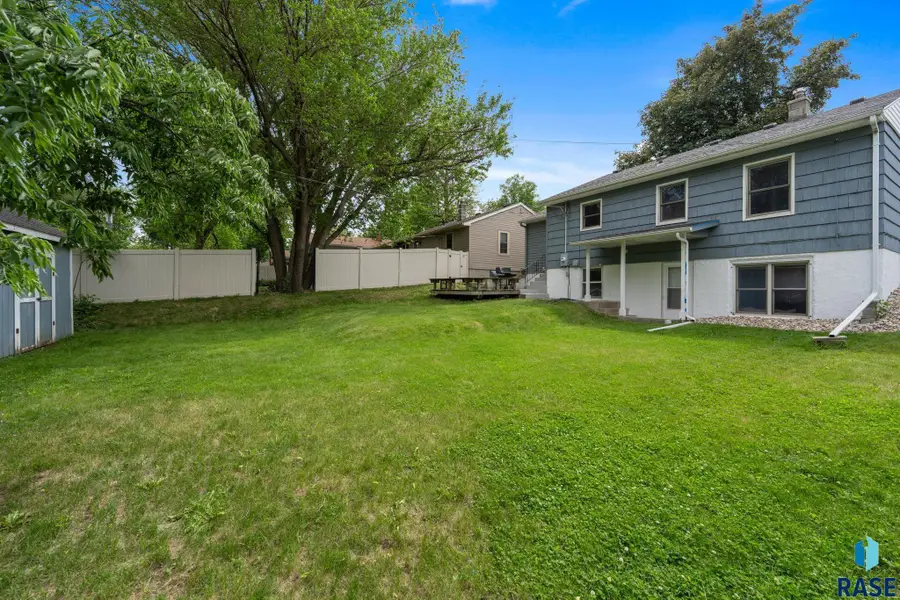 2024 S Willow Ave, Sioux Falls, SD 57105 - #2
