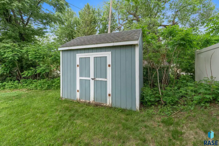 2024 S Willow Ave, Sioux Falls, SD 57105 - #3