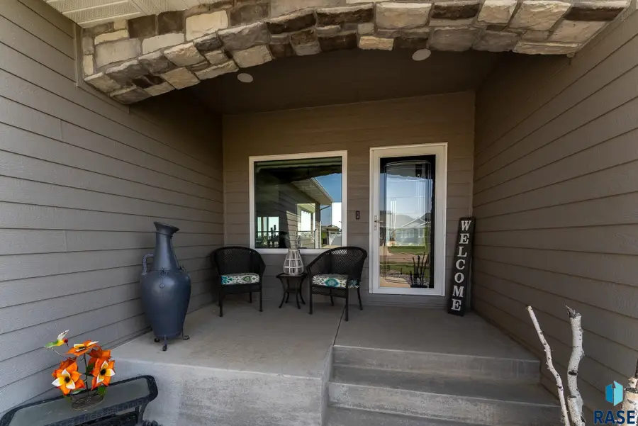 8401 E Roughlock St, Sioux Falls, SD 57110 - #3