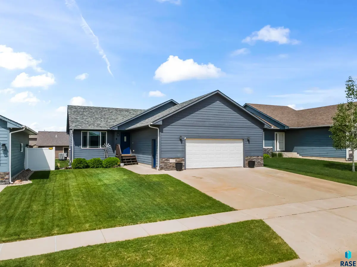 4013 S Homerun Ave, Sioux Falls, SD 57110 - #1