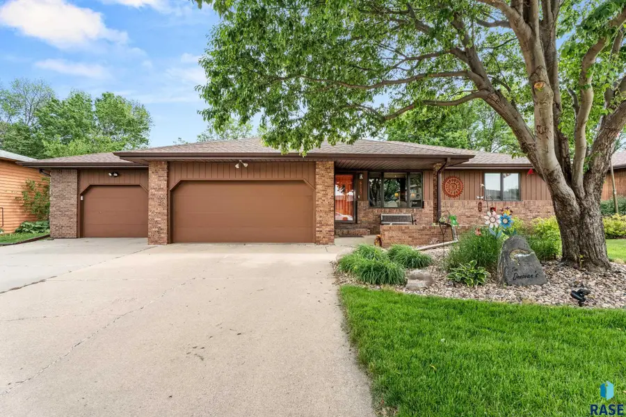 6105 W Oscar Howe Cir, Sioux Falls, SD 57106 - #2