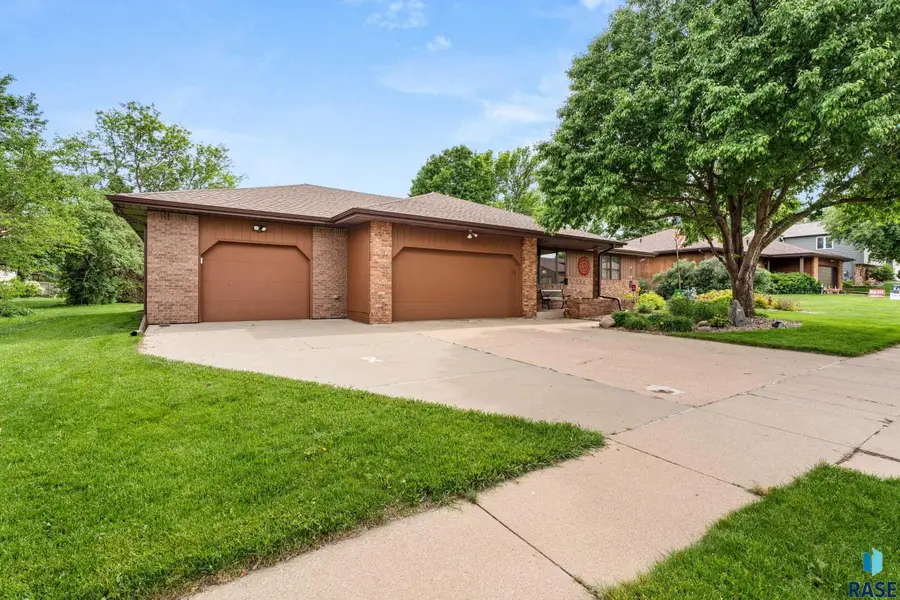 6105 W Oscar Howe Cir, Sioux Falls, SD 57106 - #3