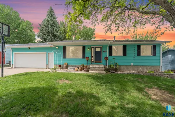 2104 E Tricia Ln, Sioux Falls, SD 57103