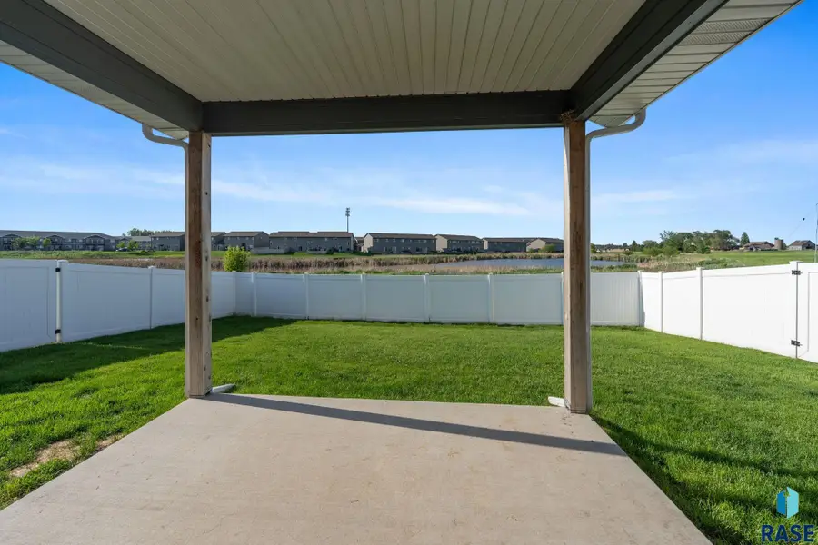4500 E Leubecher Pl, Sioux Falls, SD 57108 - #2
