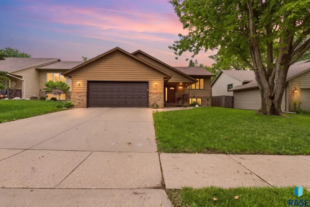 5024 E Fernwood Dr, Sioux Falls, SD 57110 - #1