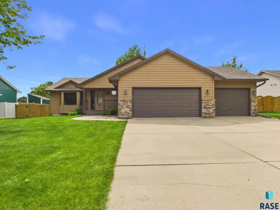 2505 S Theodore Ave, Sioux Falls, SD 57106 - #2