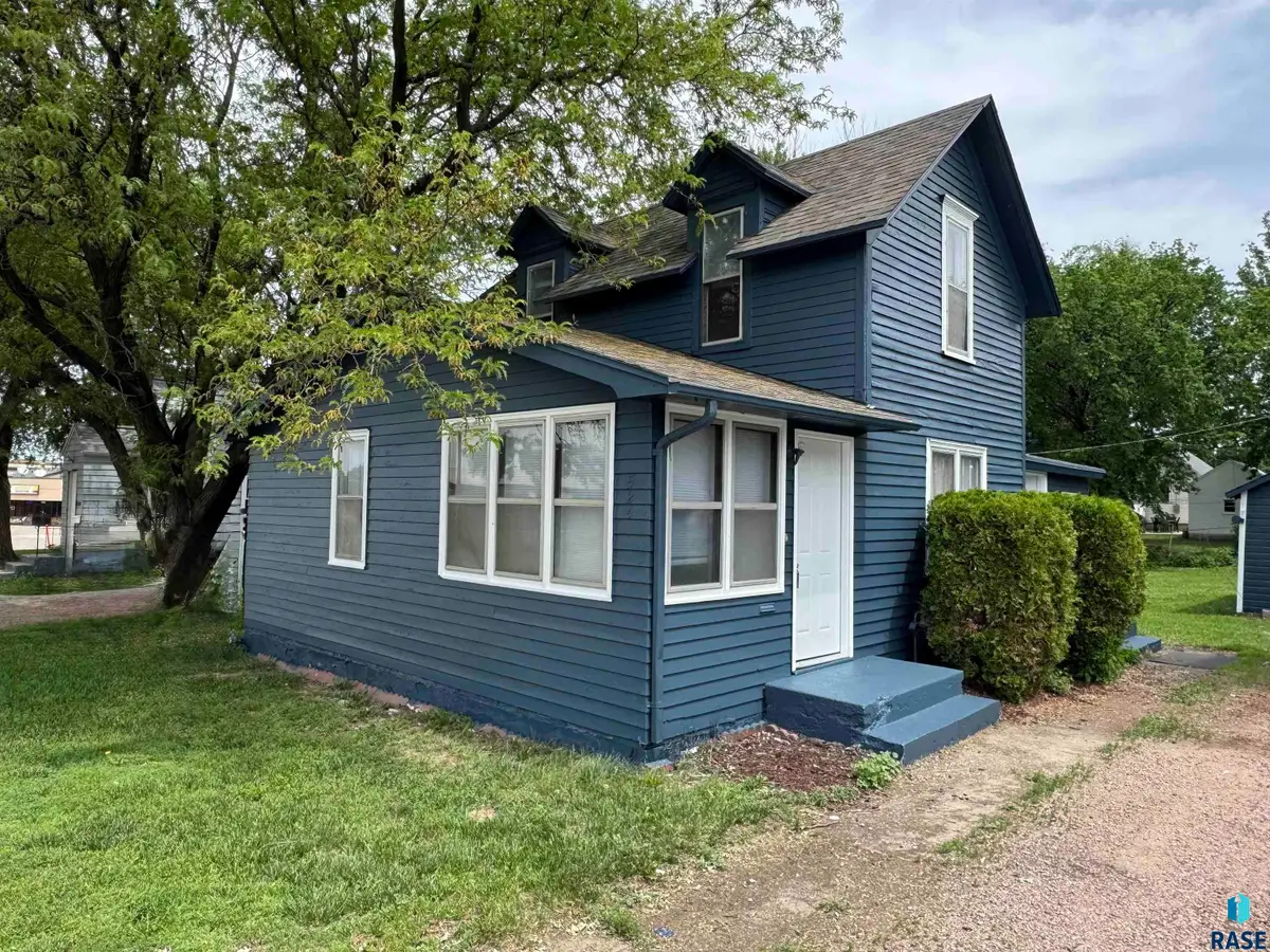 524 N Cliff Ave, Sioux Falls, SD 57103 - #1