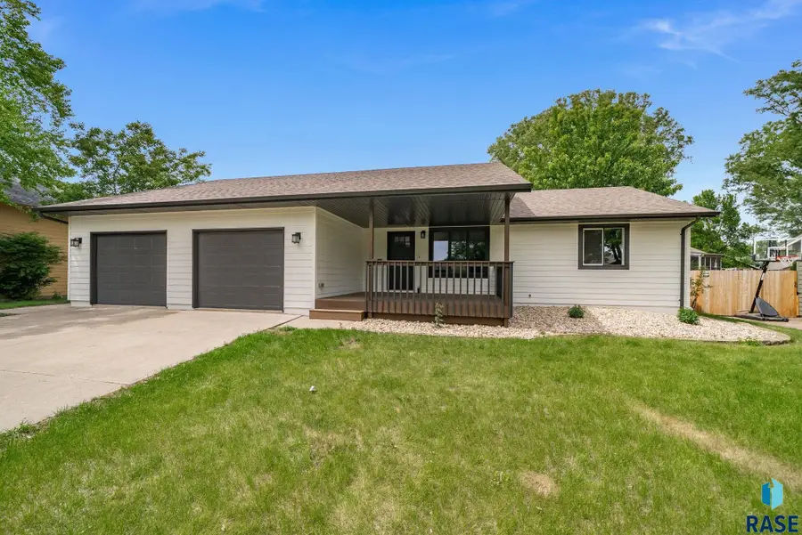 312 W Evergreen Dr, Brandon, SD 57005 - #2