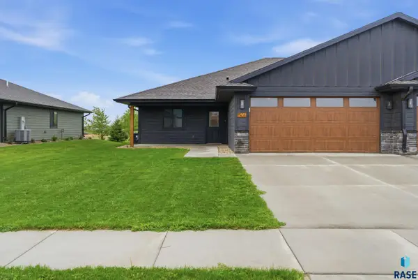 1506 W 20th Ave, Mitchell, SD 57301