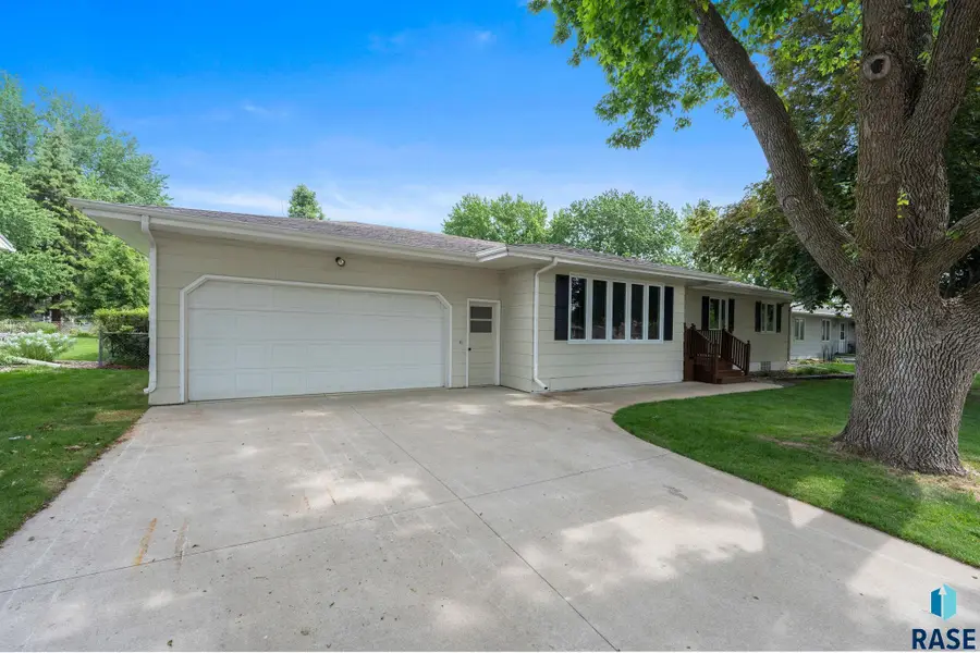 5504 W 51st St, Sioux Falls, SD 57106 - #2