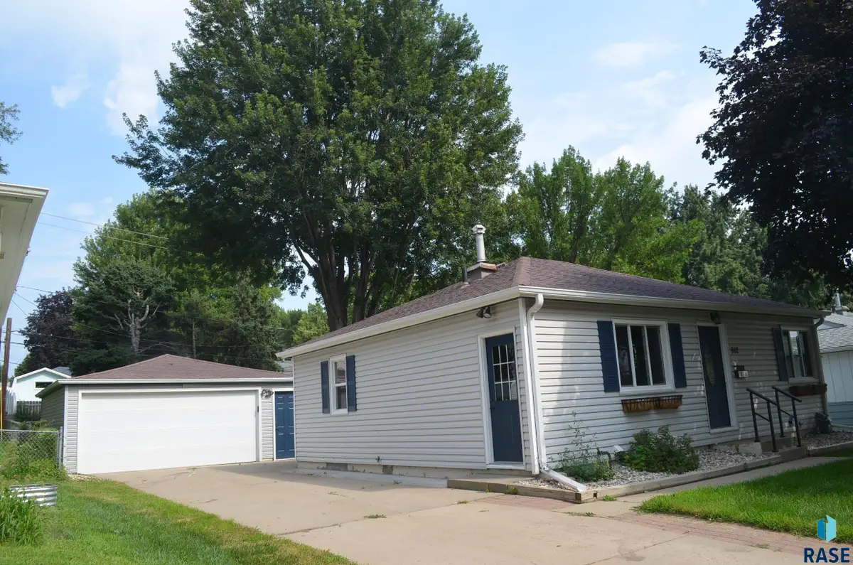 912 S Cloudas Ave, Sioux Falls, SD 57103 - #1