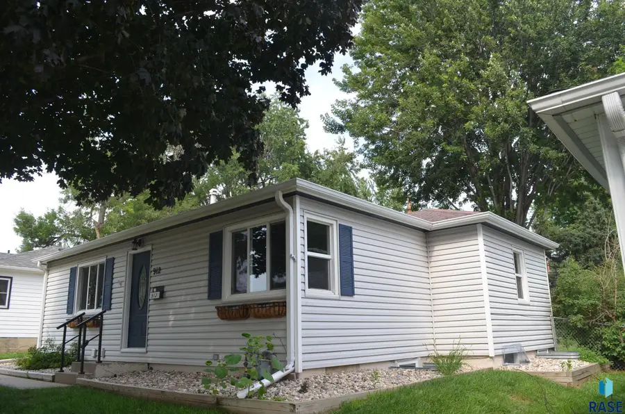 912 S Cloudas Ave, Sioux Falls, SD 57103 - #3