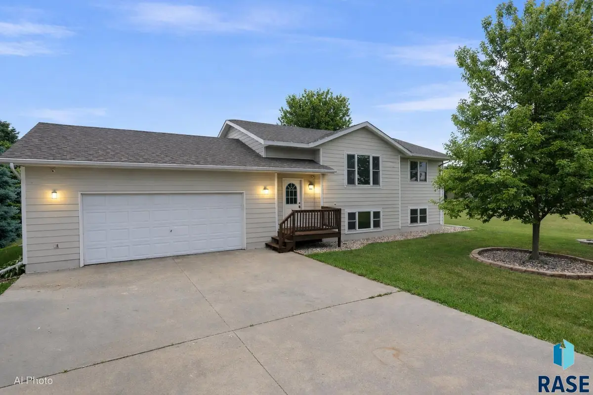 520 N East Ave, Canistota, SD 57012 - #1