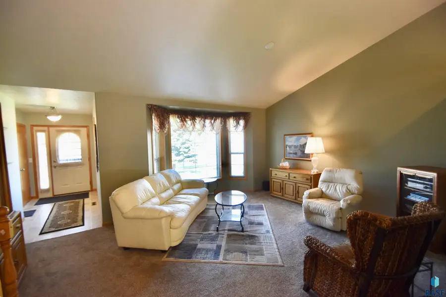 3300 S Fernwood Ave, Sioux Falls, SD 57110 - #2
