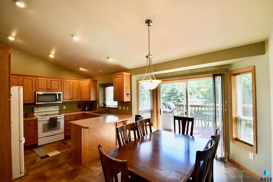 3300 S Fernwood Ave, Sioux Falls, SD 57110 - #3