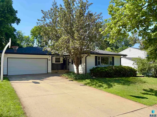 2505 W Oak St, Sioux Falls, SD 57105