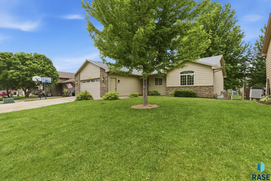 6519 W Bonnie Ct, Sioux Falls, SD 57106 - #2