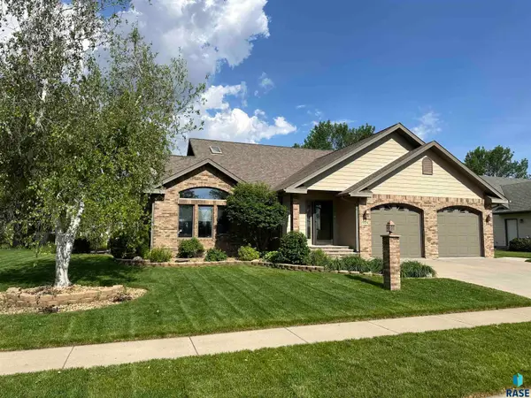 904 S Stadium Dr, Freeman, SD 57029