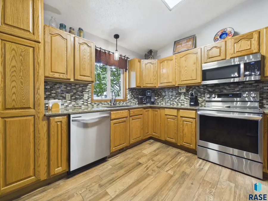 2001 S Gordon Dr, Sioux Falls, SD 57110 - #3