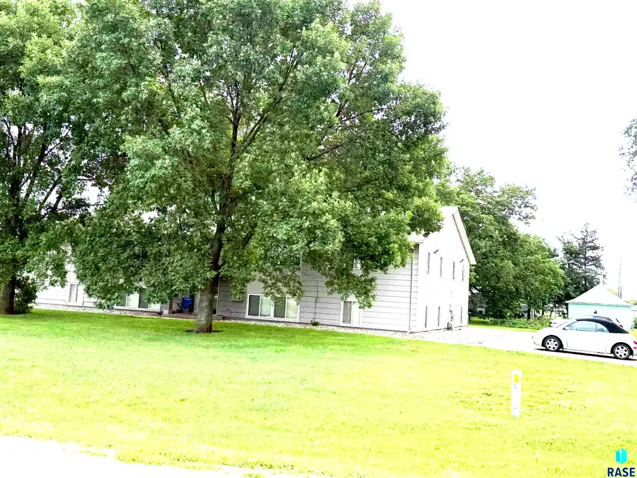 201 Wicker St, Gayville, SD 57031 - #2