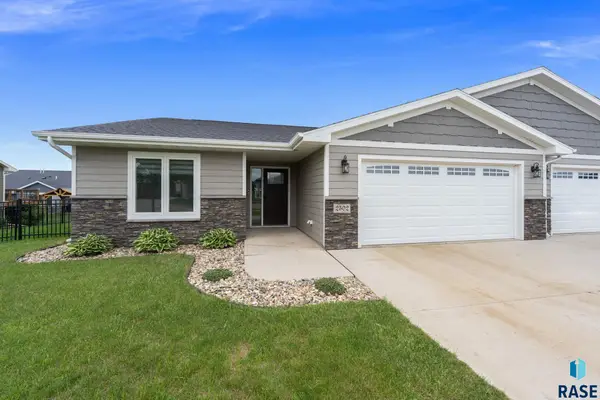 2502 N Lammers Ct, Tea, SD 57032