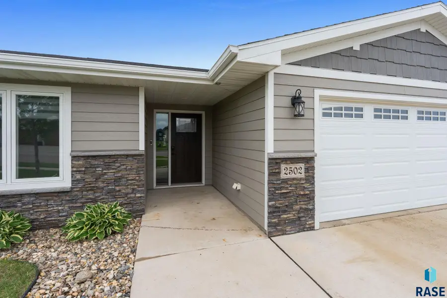 2502 N Lammers Ct, Tea, SD 57032 - #2