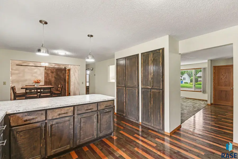 912 NE 9th St, Madison, SD 57042 - #2