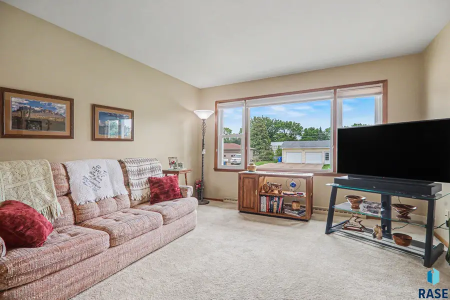 6605 W 10th St, Sioux Falls, SD 57107 - #3
