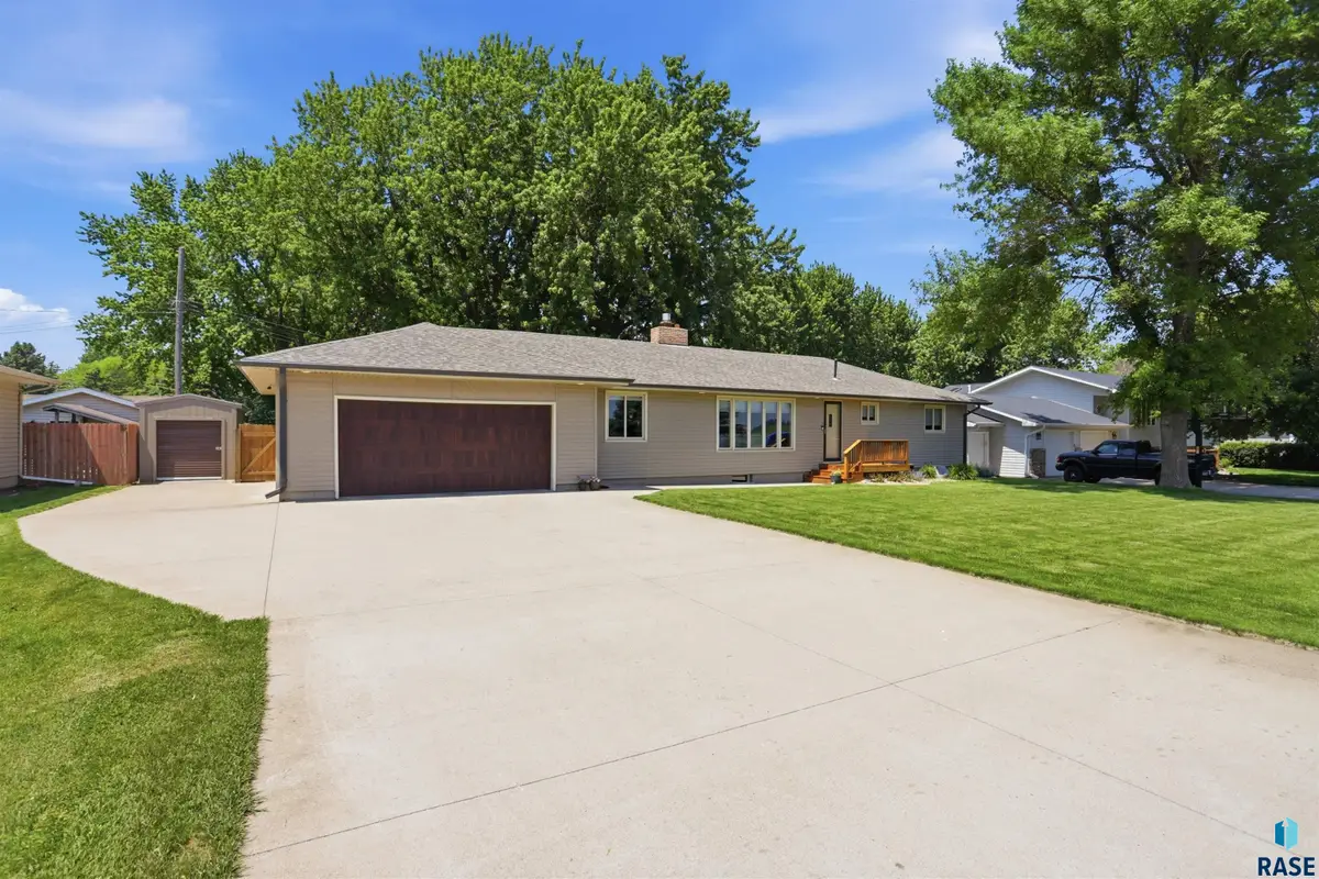 7405 N Cliff Ave, Sioux Falls, SD 57104 - #1