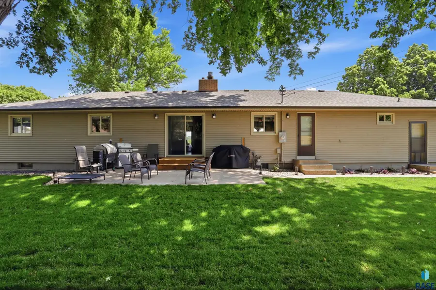 7405 N Cliff Ave, Sioux Falls, SD 57104 - #3